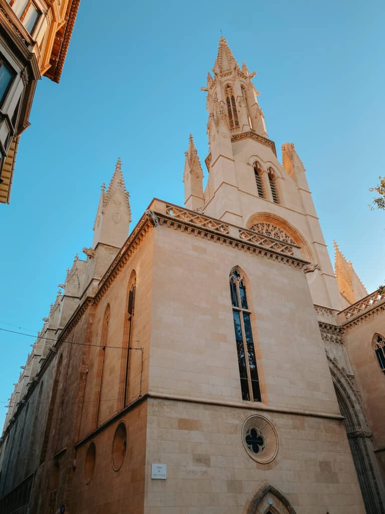 The cathedral in Mallorca made of brown stone